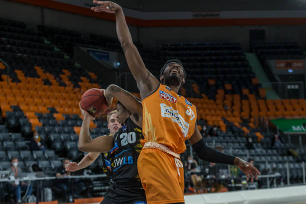 美网男单八强出炉:辛纳阿尔卡拉斯领衔,德约继续冲击25冠