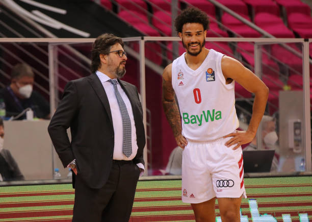 [CBA]段昂君击地妙传 米奇单臂暴扣得手.