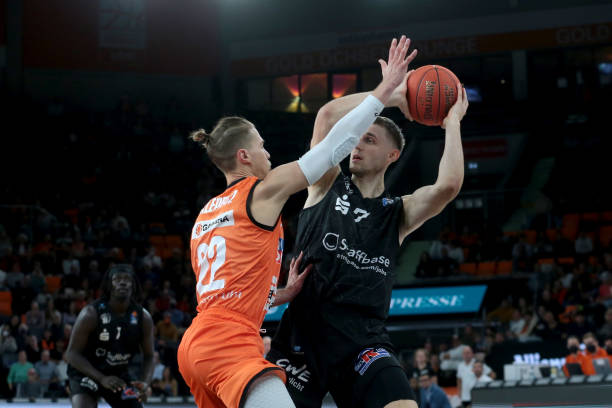 更是对体育 更是对体育