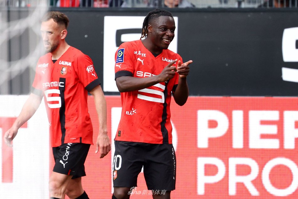 紧张激烈的 紧张激烈的